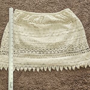 Chic Lace Mini Skirt in Cream